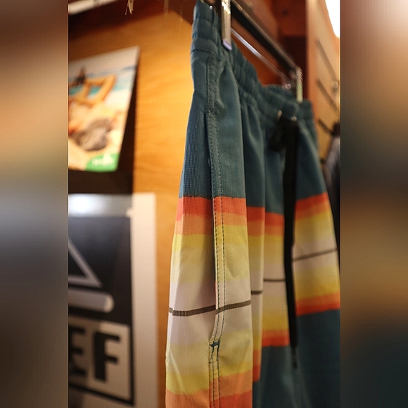 Quick Silver 🌊 Men's Volley Shorts - Picture 2 of 6